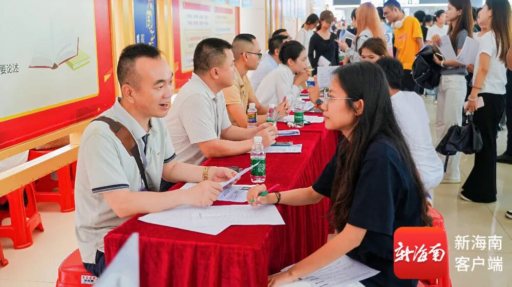 2026年毕业生实习就业双选会在海口举办