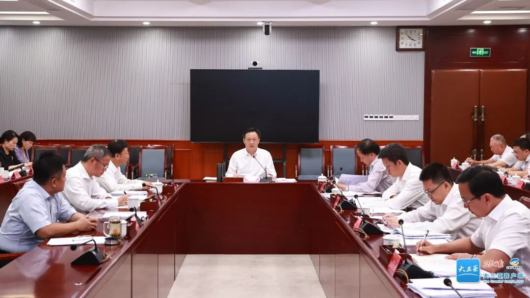 市委理论学习中心组（扩大）学习会召开 持续用力推动学习教育走深走实 用实干诠释忠诚以实绩造福人民